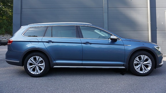 Volkswagen Passat Alltrack 4 of 30