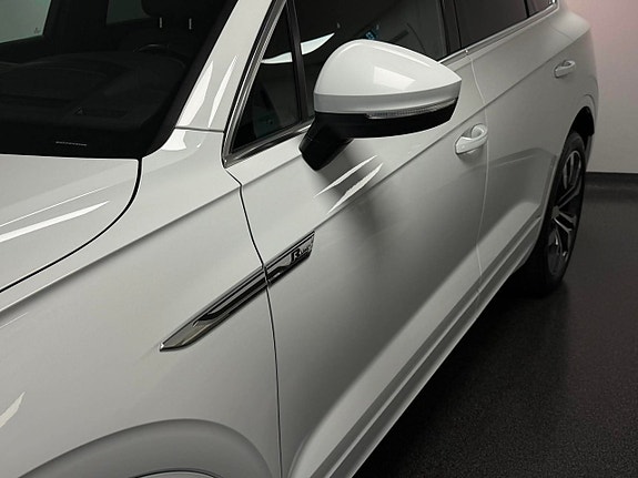 Volkswagen Touareg 10 of 27