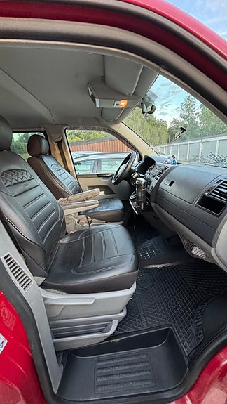 Volkswagen Caravelle 5 of 13