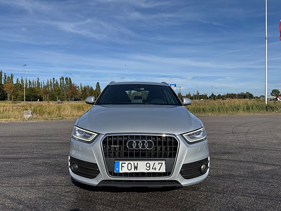 Audi Q3 2 of 26