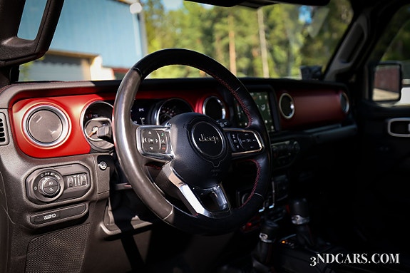 Jeep Gladiator 15 of 21
