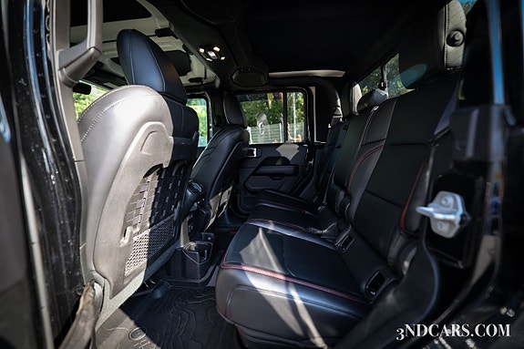 Jeep Gladiator 16 of 21