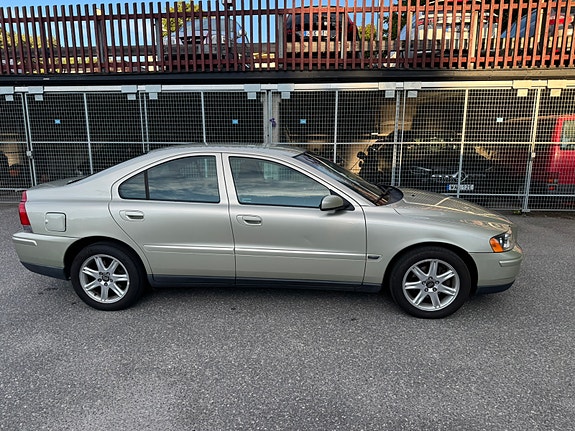 Volvo S60 4 of 26