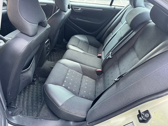 Volvo S60 18 of 26