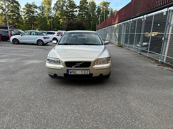 Volvo S60 2 of 26