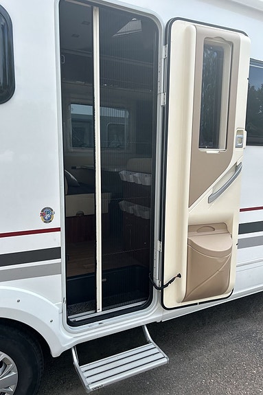 Adria Coral XL A 670 DK 8 of 21