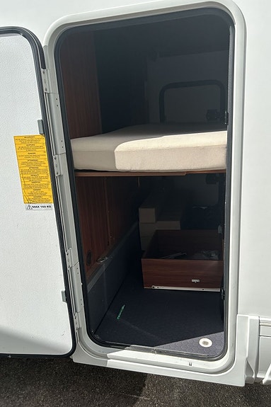 Adria Coral XL A 670 DK 12 of 21