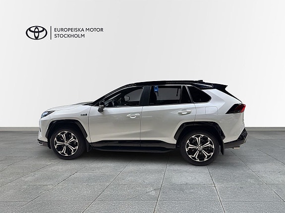 Toyota RAV4 2 of 13