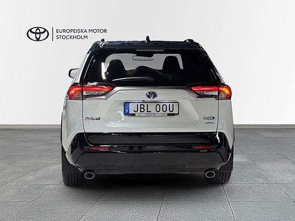 Toyota RAV4 4 of 13