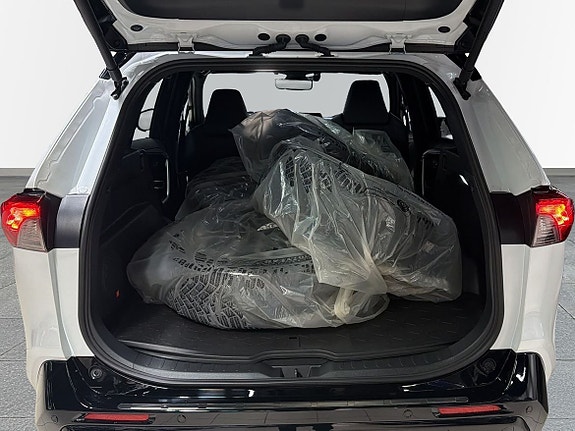 Toyota RAV4 10 of 13