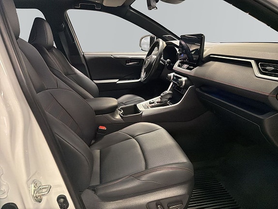 Toyota RAV4 6 of 13