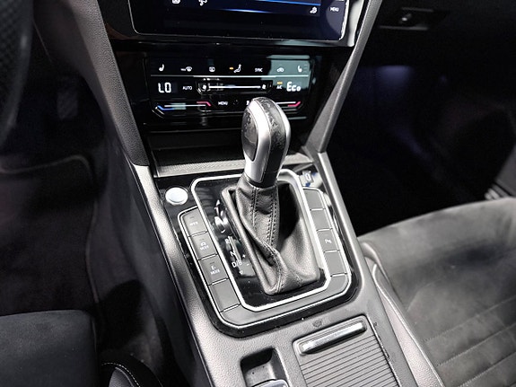 Volkswagen Passat 15 of 24