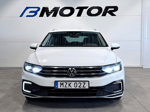 Volkswagen Passat 2 of 24