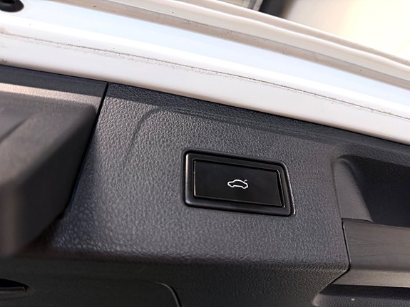 Volkswagen Passat 21 of 24