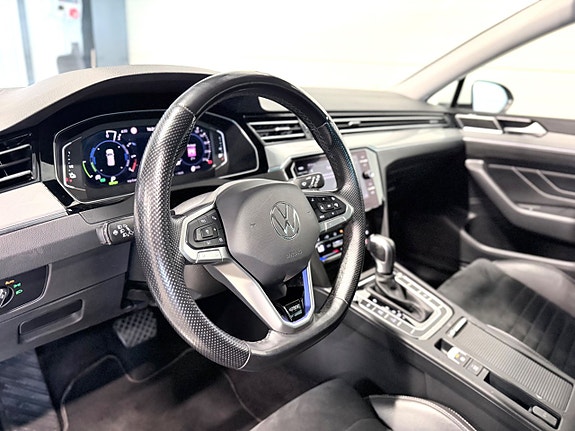 Volkswagen Passat 13 of 24
