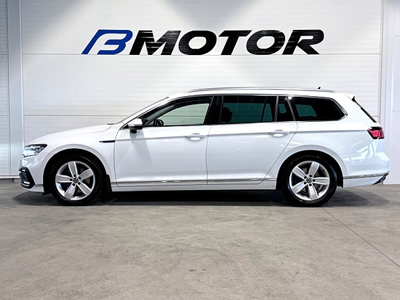 Volkswagen Passat 4 of 24