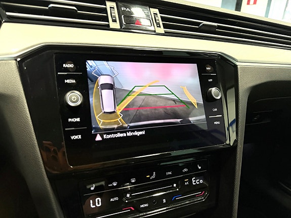 Volkswagen Passat 23 of 24