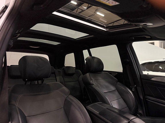 Mercedes-Benz GL350 16 of 30