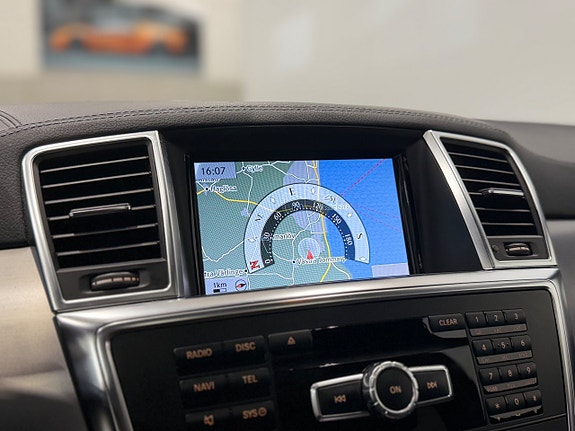 Mercedes-Benz GL350 19 of 30