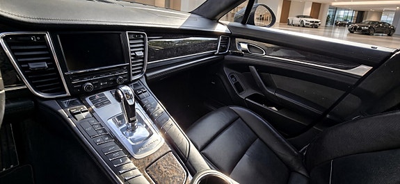 Porsche Panamera Turbo 5 of 12