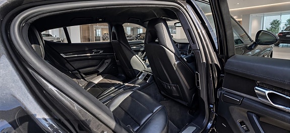 Porsche Panamera Turbo 12 of 12