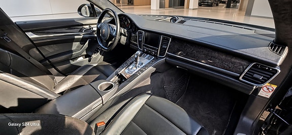 Porsche Panamera Turbo 10 of 12