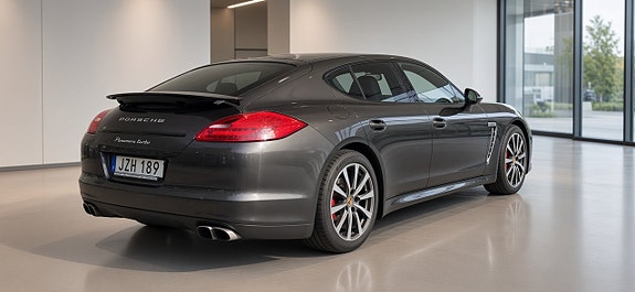 Porsche Panamera Turbo 3 of 12