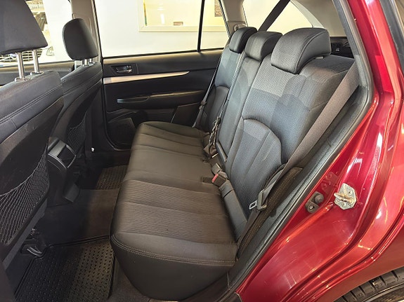 Subaru Legacy 8 of 12