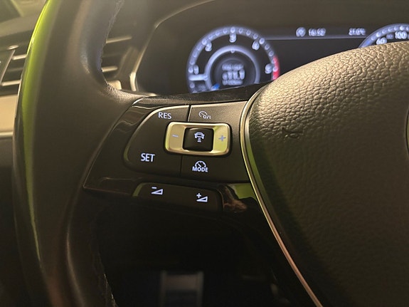 Volkswagen Passat Alltrack 22 of 25
