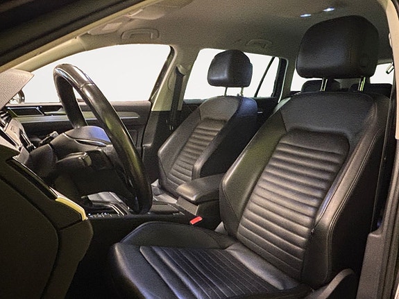 Volkswagen Passat Alltrack 9 of 25