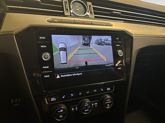 Volkswagen Passat Alltrack 18 of 25