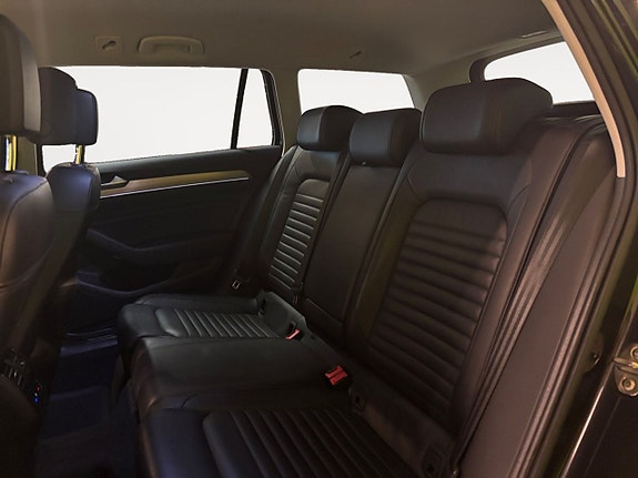 Volkswagen Passat Alltrack 14 of 25