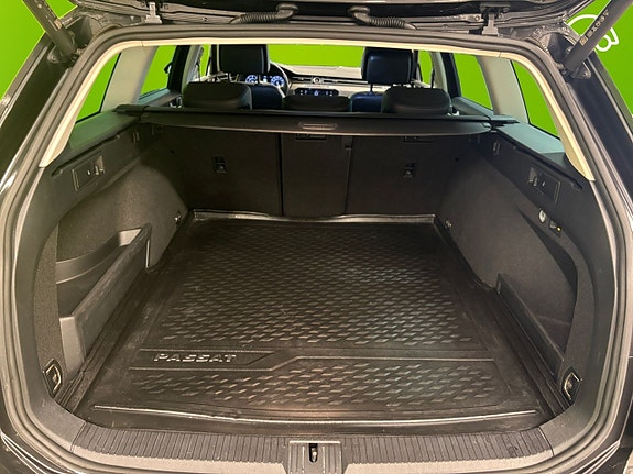 Volkswagen Passat Alltrack 16 of 25