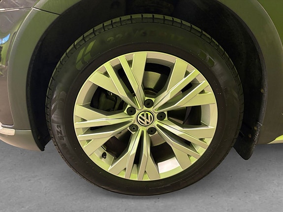 Volkswagen Passat Alltrack 8 of 25