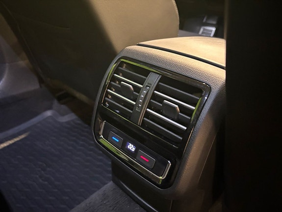 Volkswagen Passat Alltrack 21 of 25