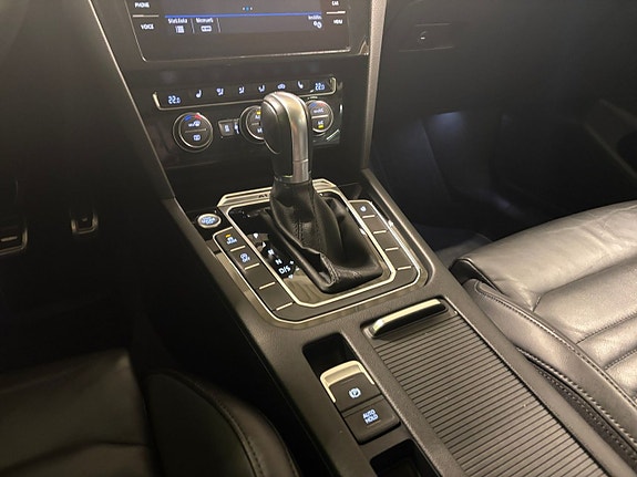 Volkswagen Passat Alltrack 11 of 25