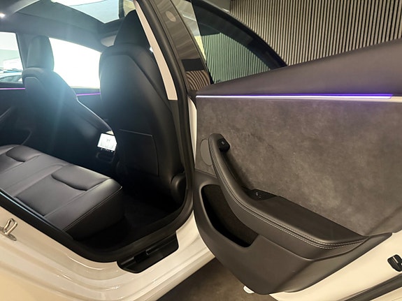 Tesla Model 3 21 of 25