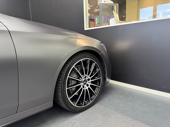 Mercedes-Benz E220 d 25 of 26