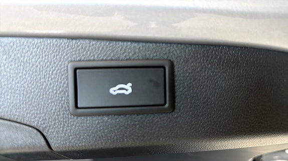 Volkswagen Passat 16 of 26