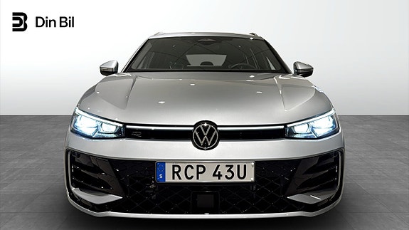Volkswagen Passat 4 of 26