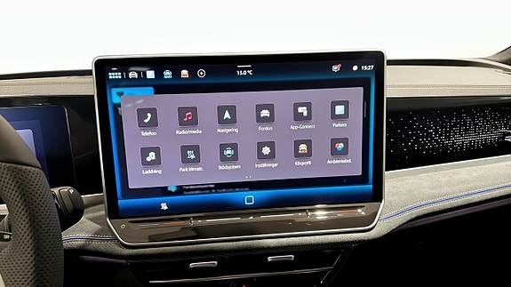 Volkswagen Passat 10 of 26