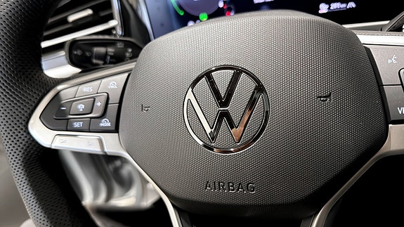 Volkswagen Passat 25 of 26