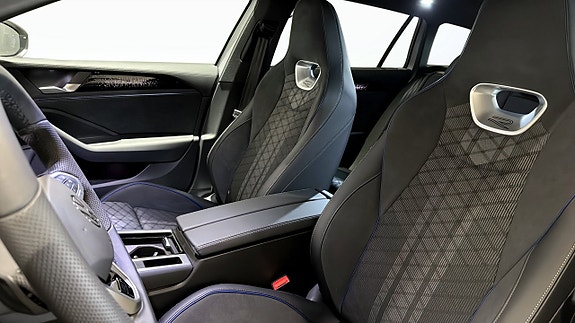 Volkswagen Passat 8 of 26