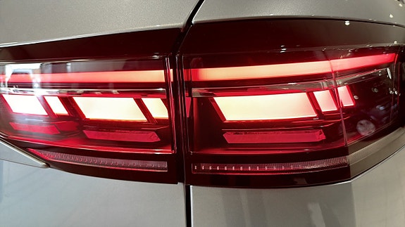 Volkswagen Passat 17 of 26