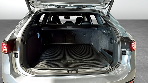 Volkswagen Passat 14 of 26