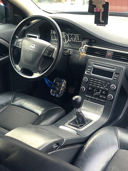 Volvo V70 4 of 6