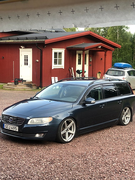 Volvo V70 3 of 6