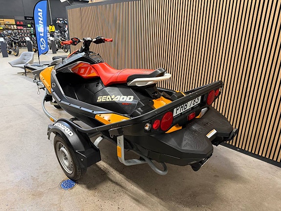 SEA-DOO SPARK TRIXX 3UP 2018 INK TRAILER OCH BRYGGA 2 of 6