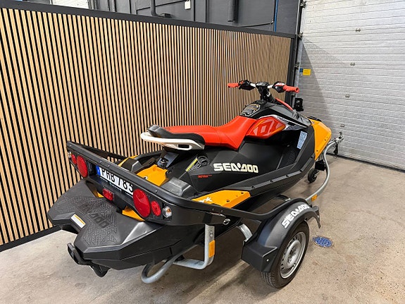 SEA-DOO SPARK TRIXX 3UP 2018 INK TRAILER OCH BRYGGA 6 of 6