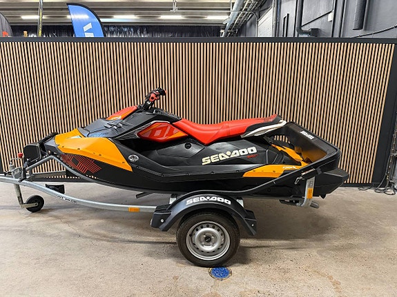 SEA-DOO SPARK TRIXX 3UP 2018 INK TRAILER OCH BRYGGA